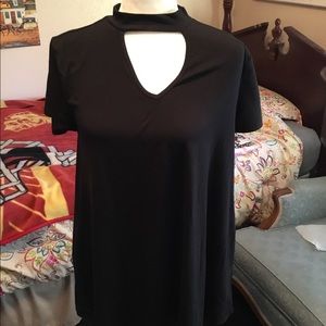 SHORT SLEEVE CHOKER NECK TOP WITH SIDE POCKETS